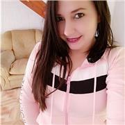 Profesora de Biología y quimica que dicta clases a jovenes interesados en aprender la materia